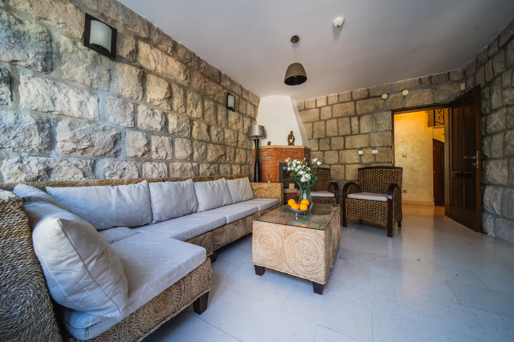 Seaside Family Villa with Pool in Dubrovnik