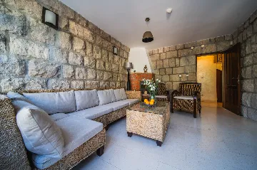 Seaside Family Villa with Pool in Dubrovnik