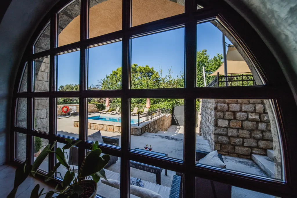 Seaside Family Villa with Pool in Dubrovnik