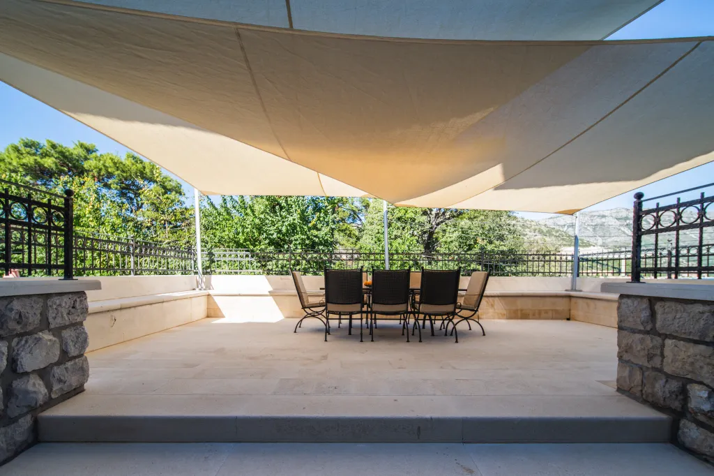Seaside Family Villa with Pool in Dubrovnik