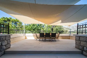 Seaside Family Villa with Pool in Dubrovnik