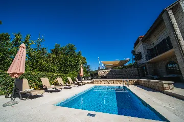Seaside Family Villa with Pool in Dubrovnik