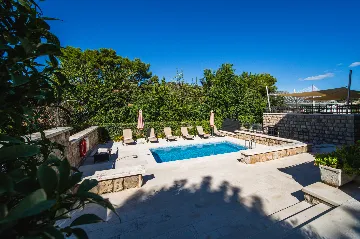 Seaside Family Villa with Pool in Dubrovnik