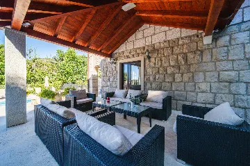Seaside Family Villa with Pool in Dubrovnik