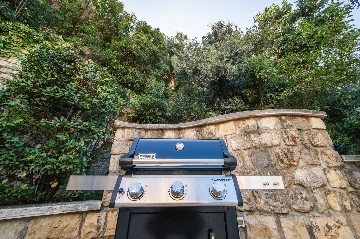 Seaside Family Villa with Pool in Dubrovnik