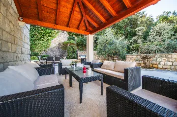 Seaside Family Villa with Pool in Dubrovnik