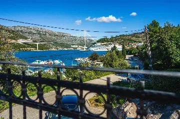 Seaside Family Villa with Pool in Dubrovnik