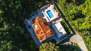 Seaside Family Villa with Pool in Dubrovnik