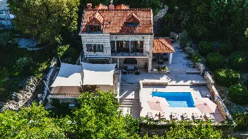 Seaside Family Villa with Pool in Dubrovnik