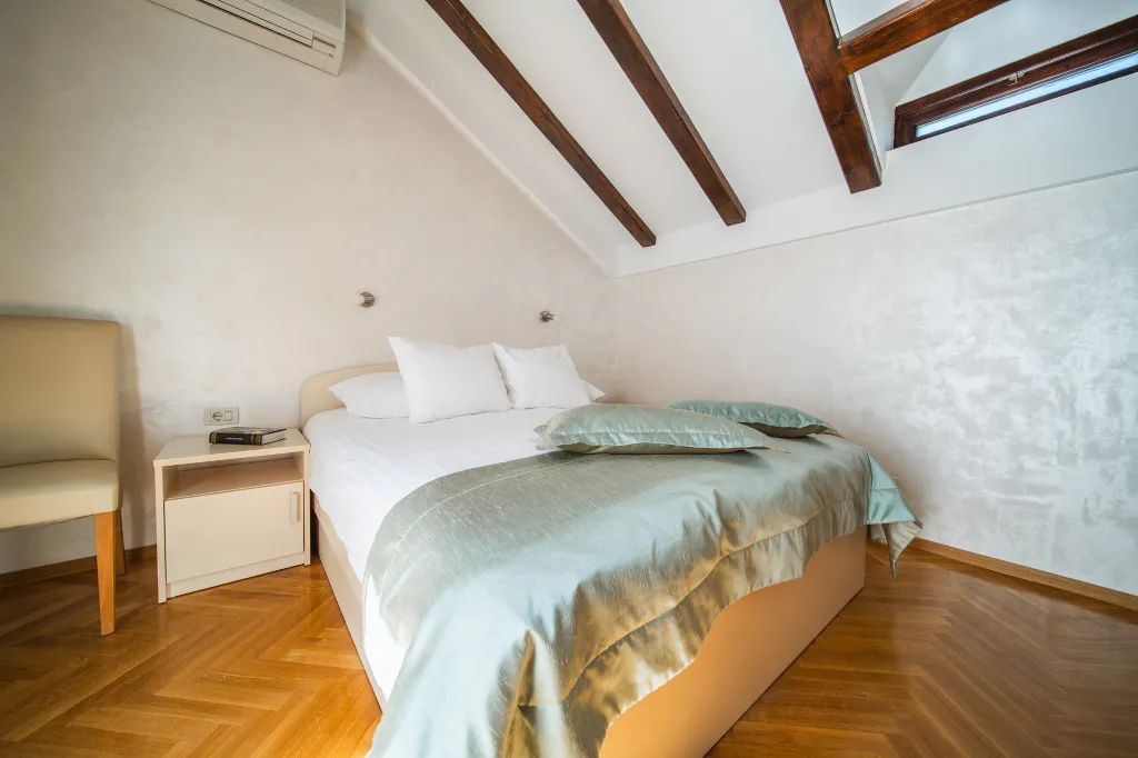 Seaside Family Villa with Pool in Dubrovnik