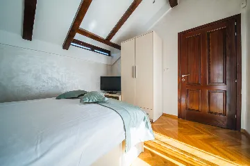 Seaside Family Villa with Pool in Dubrovnik