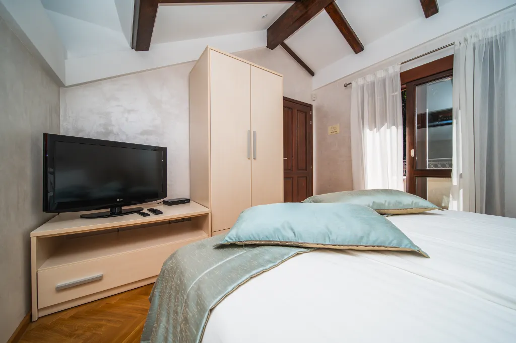 Seaside Family Villa with Pool in Dubrovnik