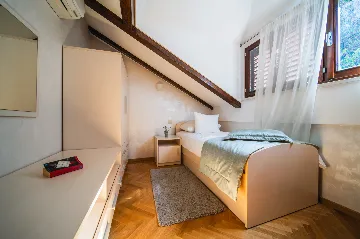 Seaside Family Villa with Pool in Dubrovnik