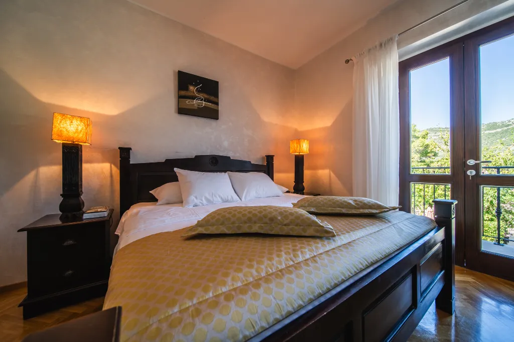 Seaside Family Villa with Pool in Dubrovnik