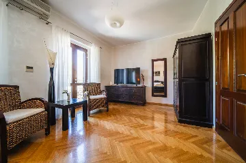 Seaside Family Villa with Pool in Dubrovnik