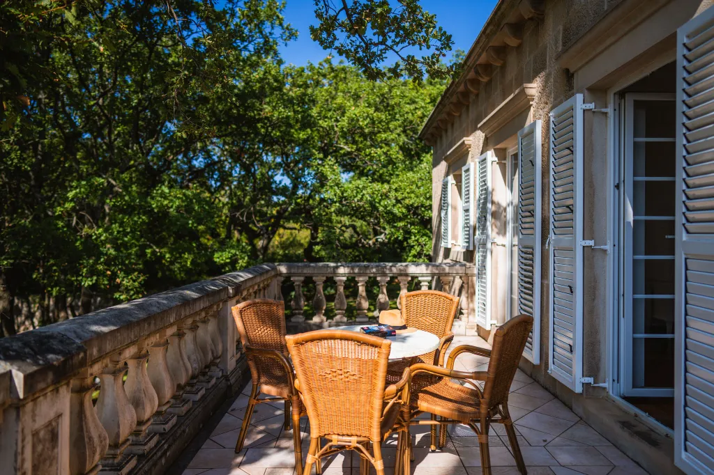 Heritage Stone Villa with Pool in Čilipi