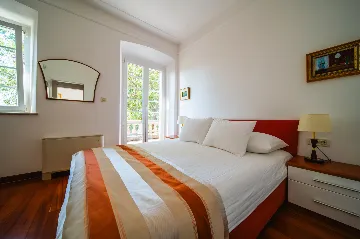 Heritage Stone Villa with Pool in Čilipi