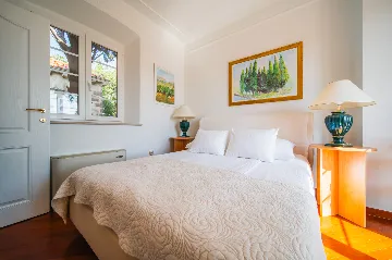 Heritage Stone Villa with Pool in Čilipi