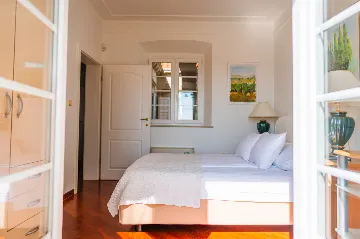 Heritage Stone Villa with Pool in Čilipi