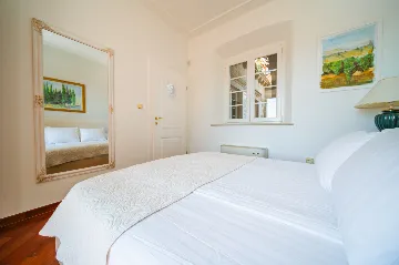 Heritage Stone Villa with Pool in Čilipi