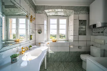 Heritage Stone Villa with Pool in Čilipi