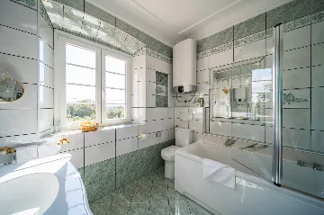 Heritage Stone Villa with Pool in Čilipi