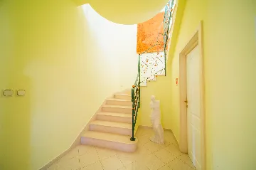 Heritage Stone Villa with Pool in Čilipi