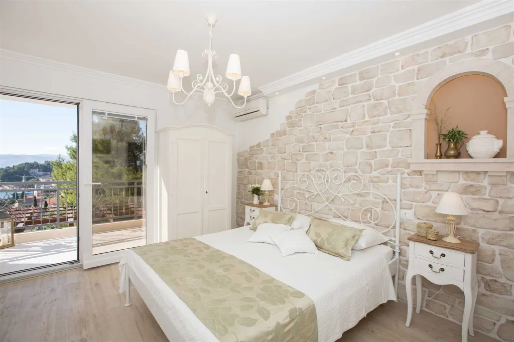 Contemporary Villa with Pool and Sea Views in Cavtat