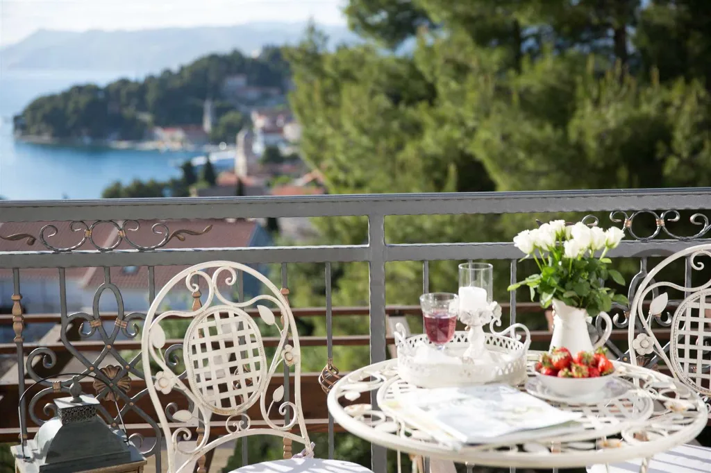 Contemporary Villa with Pool and Sea Views in Cavtat
