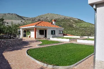 Elegant 5-Bedroom Villa with Pool in Trogir