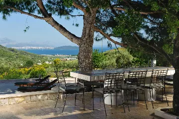 Elegant 5-Bedroom Villa with Pool in Trogir