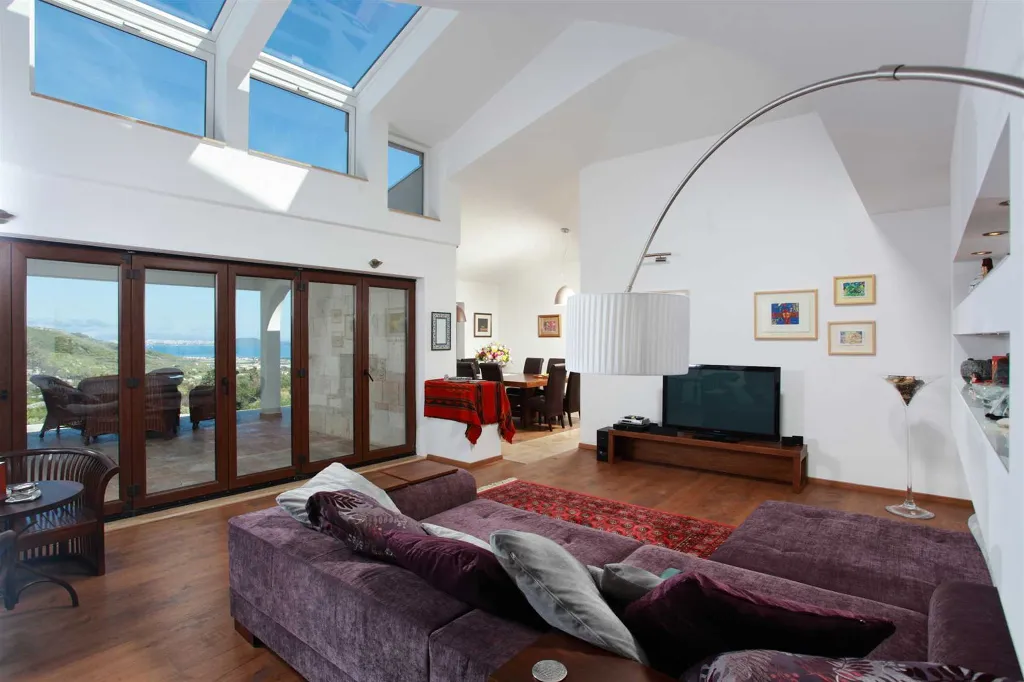 Elegant 5-Bedroom Villa with Pool in Trogir