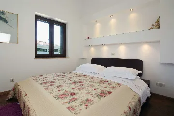 Elegant 5-Bedroom Villa with Pool in Trogir