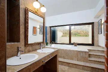 Elegant 5-Bedroom Villa with Pool in Trogir