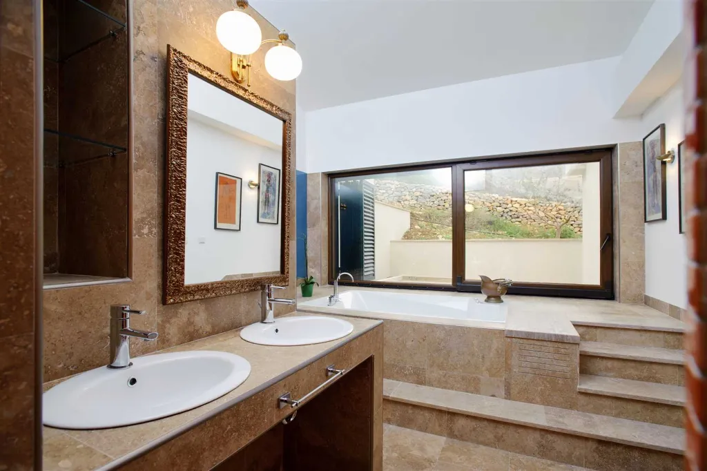 Elegant 5-Bedroom Villa with Pool in Trogir