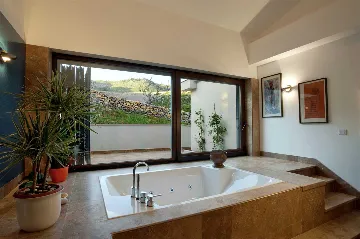 Elegant 5-Bedroom Villa with Pool in Trogir