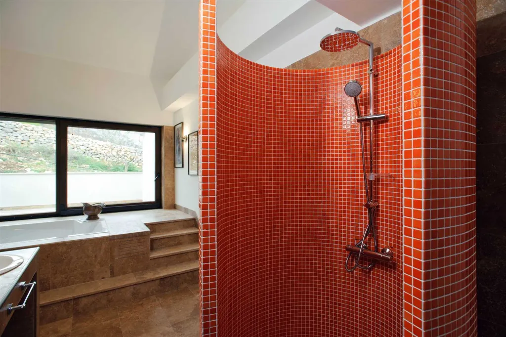 Elegant 5-Bedroom Villa with Pool in Trogir