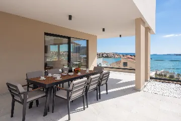 Spacious 6-Bedroom Villa with Private Heated Pool, Seget Vranjica