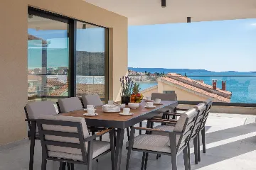 Spacious 6-Bedroom Villa with Private Heated Pool, Seget Vranjica