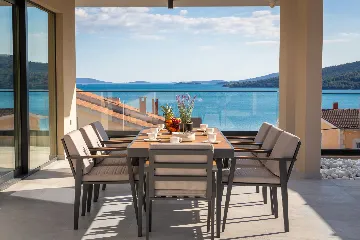 Spacious 6-Bedroom Villa with Private Heated Pool, Seget Vranjica