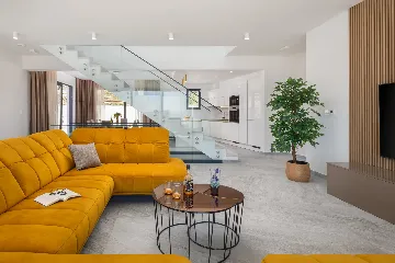 Spacious 6-Bedroom Villa with Private Heated Pool, Seget Vranjica