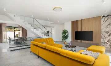 Spacious 6-Bedroom Villa with Private Heated Pool, Seget Vranjica