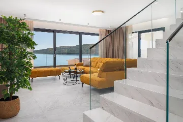 Spacious 6-Bedroom Villa with Private Heated Pool, Seget Vranjica