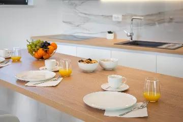 Spacious 6-Bedroom Villa with Private Heated Pool, Seget Vranjica