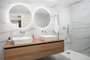 Spacious 6-Bedroom Villa with Private Heated Pool, Seget Vranjica