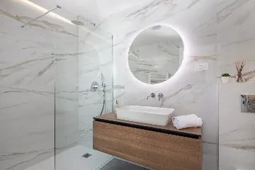 Spacious 6-Bedroom Villa with Private Heated Pool, Seget Vranjica