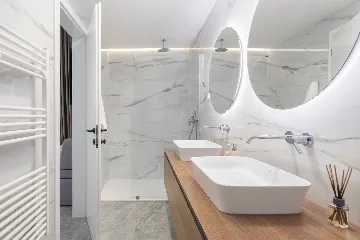 Spacious 6-Bedroom Villa with Private Heated Pool, Seget Vranjica