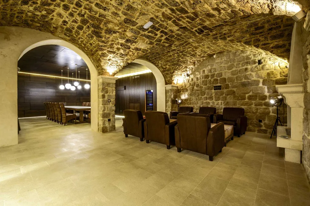 Elegant Heritage Villa with Pool in Zaton
