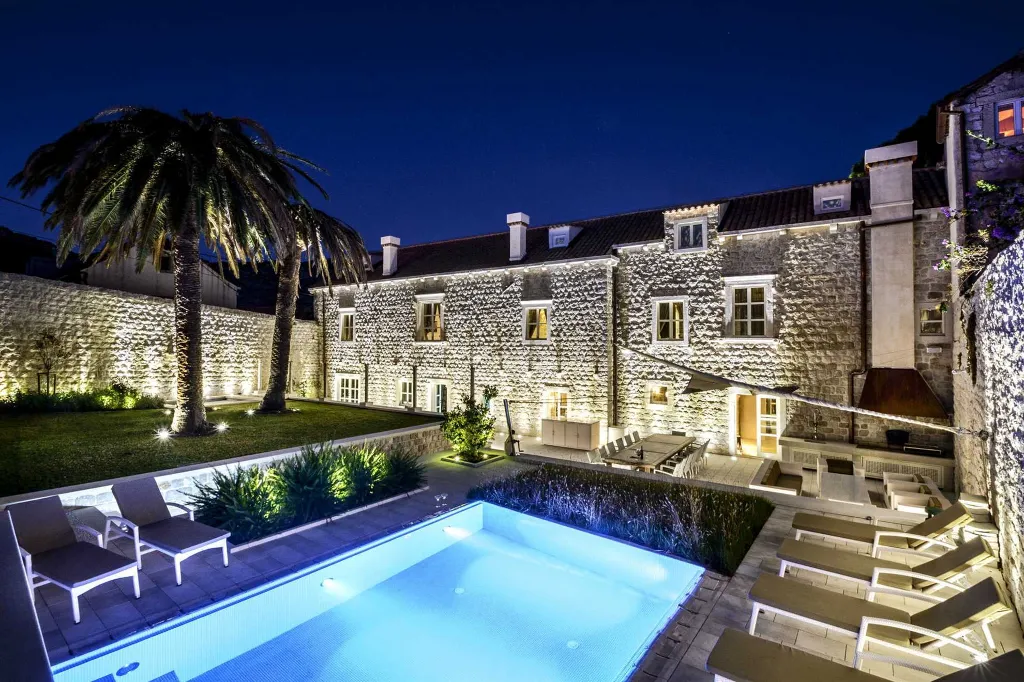 Elegant Heritage Villa with Pool in Zaton