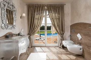 Family Villa with Pool in Vabriga